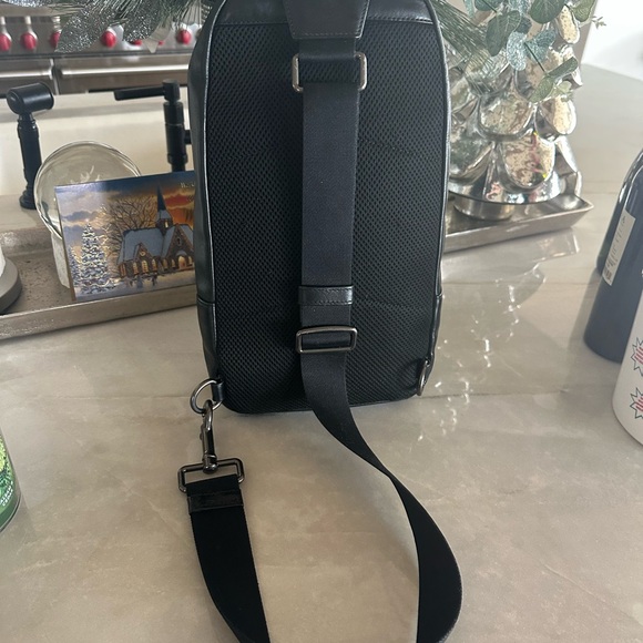 COACH Men’s Sling - Picture 4 of 4